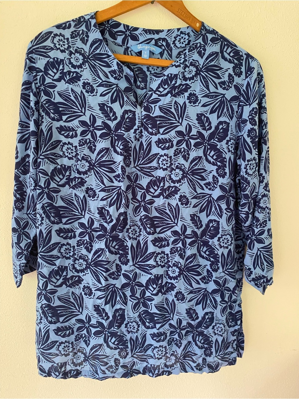 Blue Ginger Hawaii  Floral Tunic Top -